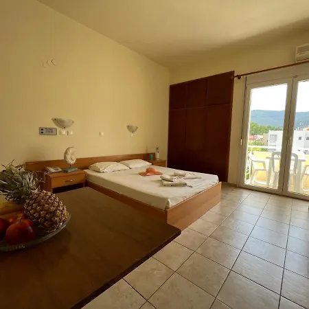 Meresi - Town Center 3* Λιμένας