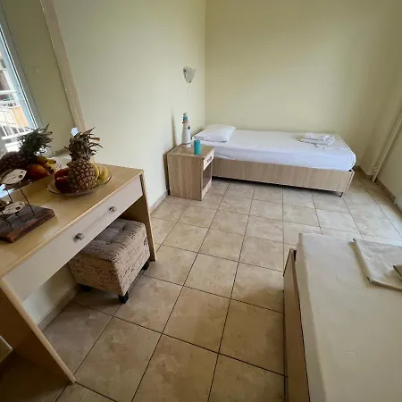 Ξενοδοχείο με διαμερίσματα Meresi - Town Center 3*