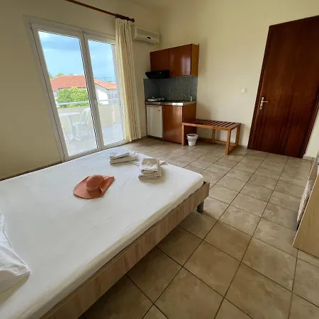 Ξενοδοχείο με διαμερίσματα Meresi - Town Center 3*