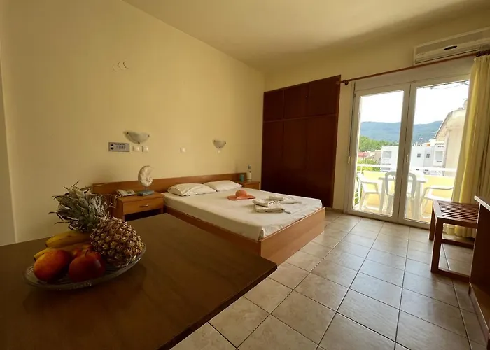 Meresi - Town Center 3* לימנאס